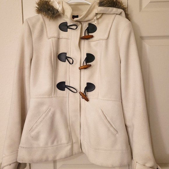 Bebe 2B White Winter Coat Wooden Hardware Faux Fur Hood Small - Picture 4 of 13
